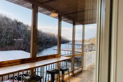 Image de Margaritaville: Lakefront 4 Bed / 4Bath, Dock, 4 ponts, 20pp, Lieu du complexe