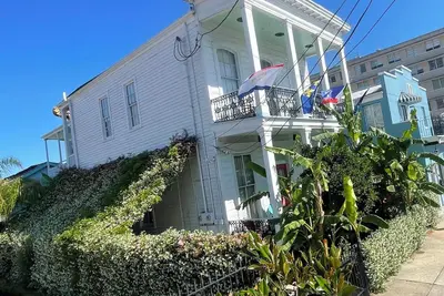 Image de Belle maison dans le quartier historique Garden. Grands groupes Bienvenue!