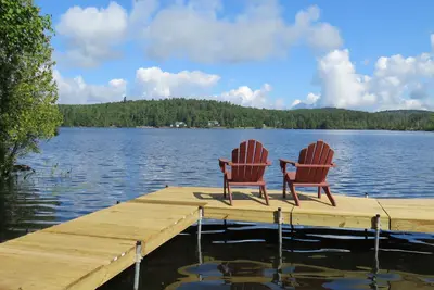 Image de Maison de style chalet Adirondack quatre saisons sur le lac Colby - Saranac Lake Village