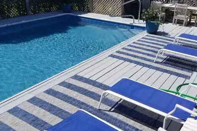Image de Location d'été avec piscine chauffée et tennis privé proximité de la plage et Village