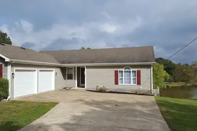 Image de Bayside Bungalow, grand quai, accès facile par autoroute, près de Lbl