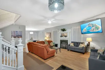 Image de Juste À Temps Pour L'ÉTÉ! Ocean Block Beach home Récemment rénové et luxueux! !