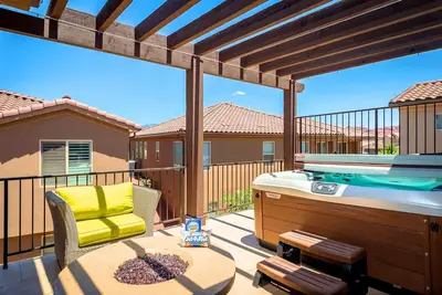 Image de 🌴26🌴Mague Domicile Avec Piscine PRIVÉE + Teintes De Patio + Ping Pong + Firepit