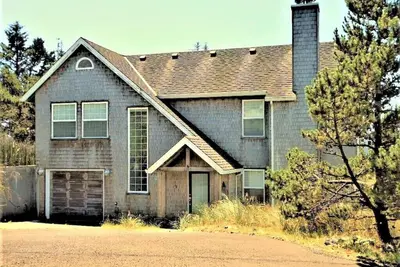 Image de Grande Maison-Close to Beach, Restaurants-Famille-Pet Friendly-So Much Fun!