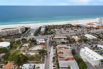 Image de Open Winter Dates, au coeur de St Pete Beach, piscine chauffée