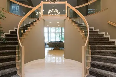 Image de Au bord du lac, Private Quiet Hideaway Traditional Luxury Estate Mansion