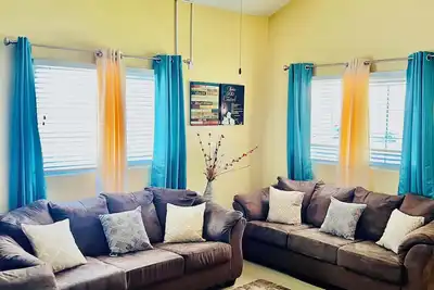 Image de 2 Br Maison, Gated Community près Kgn & Portmore