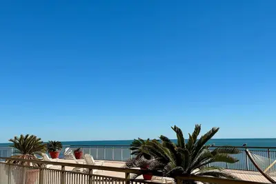 Image de ~ Le bonheur vient par vagues ~ BriansCondoSuites