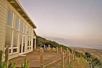 Image de Superbe Oceanfront Beach House - Élégant moderne avec une vue imprenable imprenable