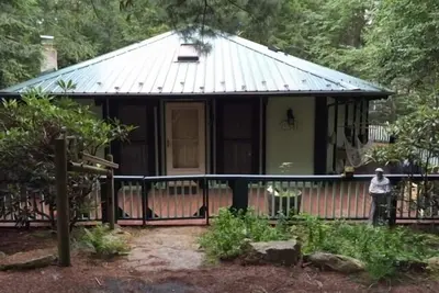 Image de Chalet confortable dans les montagnes près des sentiers de randonnée et de vélo et des plaisirs d'été!