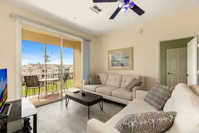 Image de Condo de luxe de 3 chambres près de Disney avec accès aux installations du complexe