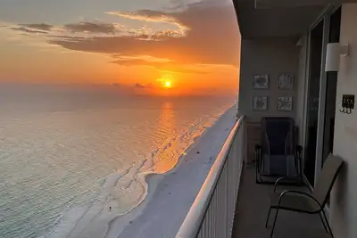 Image de Chambre principale en bord de mer avec vue spectaculaire! ! !