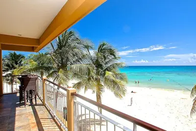 Image de Fantastique Sur La Plage * 2 lits king size * ÉNORME Piscine-El Faro Reef 201- Susan Mattingly