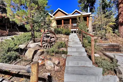 Image de Belle Talus Bear Mountain Lodge. Spa et table de billard!