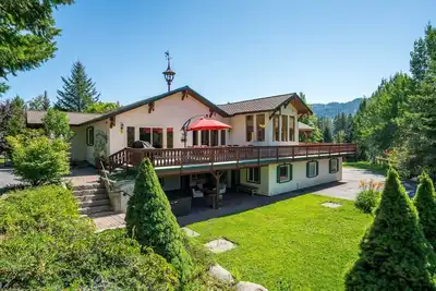 Image de Maison personnalisée avec une vue magnifique sur la montagne