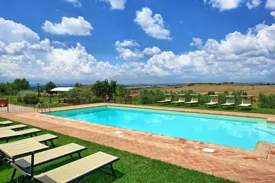 Image de Villa Farneta - Maison de campagne avec piscine sur les collines de Cortona, Toscane