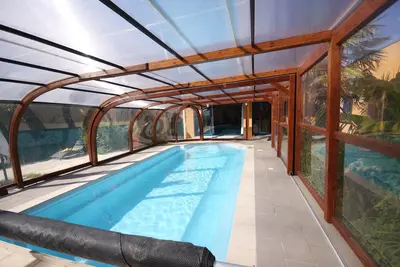 Image de Villa de vacances avec piscine.