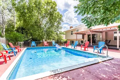 Image de Superbe maison avec beaucoup d'espace et une piscine privée!