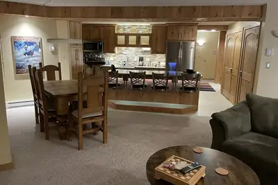 Image de à quelques pas de l'ascenseur Quicksilver, des bars et des restaurants.