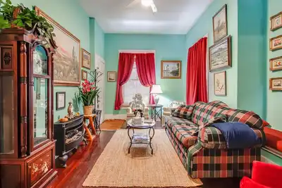 Image de Apt # 3 - Historic Apt Downtown by Riverwalk, Pearl Brewery, Ft. Sam & Trinity