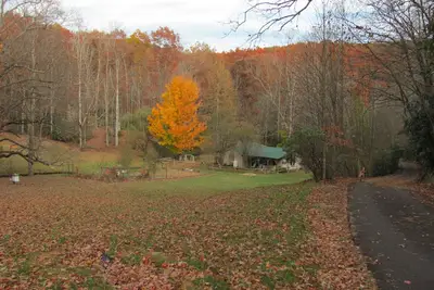 Image de Cottage d'une chambre isolée dans le pittoresque comté de Patrick, en Virginie