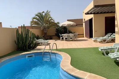 Image de Villa de luxe avec piscine privée et vue sur le volcan