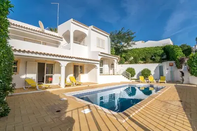 Image de Villa avec piscine privée, Barbecue, près de la vieille ville, la plage et Marina Pêcheur