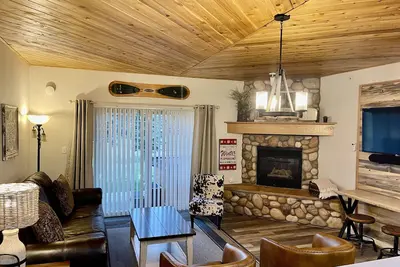 Image de SPÉCIAL Septembre! D'Excellents Avis! Baignoire 2br / 2ba!