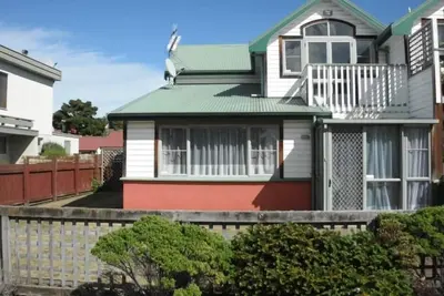 Image de Maison de ville Riverside avec chambre pour toute la famille et Wifi
