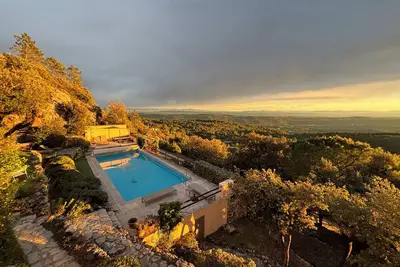 Villa à Tourtour, vue panoramique avec piscine, sauna et jacuzzi