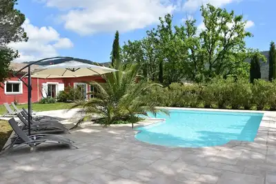 Image de Villa classée 3 étoiles/Terrain clos plat arboré/Piscine chauffée traitée au sel