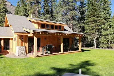 Image de Cabane d'artisan à côté du ruisseau. . . Minutes du parc de Yellowstone