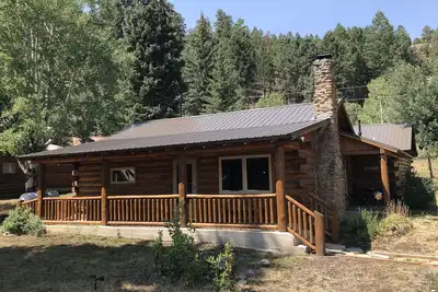 Image de Log Cabin Backs à la Forêt Nationale du Rio Grande - Pêche, Randonnée, Ski