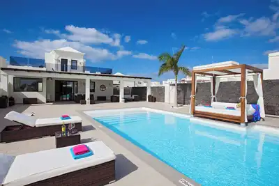 Villa Fito - Cette villa est proche des commodités locales a Wi-Fi et une piscine privée