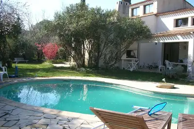 Image de Montpellier  villa 8 personnes  dans un quartier calme, piscine privée