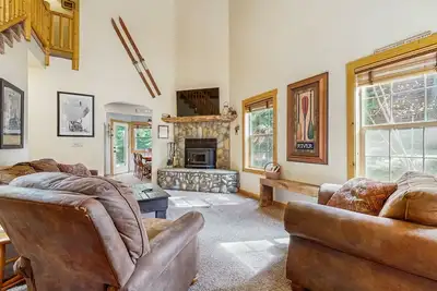 Image de Chalet familial avec bain à remous - près de Payette Lake, golf & ski