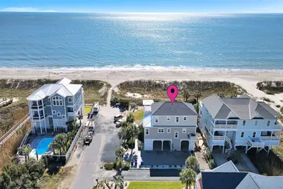 Image de Soupe de tortue: 4 Br / 3. 5 Ba maison Ă Oak Island, pour 12 personnes