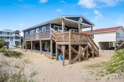 Image de Lady Di's: 5 Br / 2 Ba maison Ă Oak Island, 14 personnes