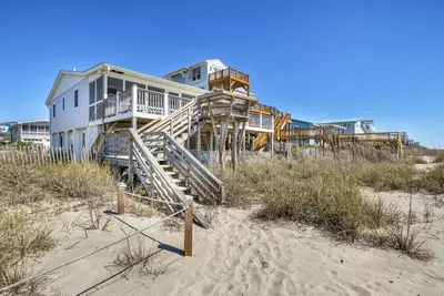 Image de Blue Malibu: 5 chambres / 3 salles de bain Oceanfront Home, Ă distance de marche du canal Davis