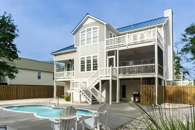 Image de Le temps reste immobile: 4 chambres / 3 salles de bain avec clôture privée dans la piscine à seulement 1 bloc de l'accès à la plage