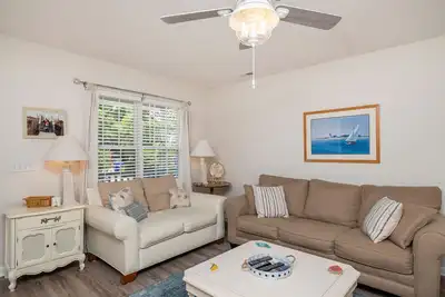 Image de Une pause chanceuse: 2 chambres / 2 salles de bain Beach Cottage sur le thème de la maison