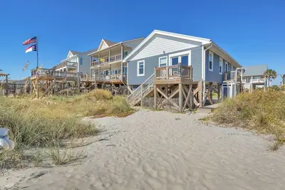 Image de Brig-A-Dune: 3 Br / 1. 5 Ba maison Ă Oak Island, pour 10 personnes