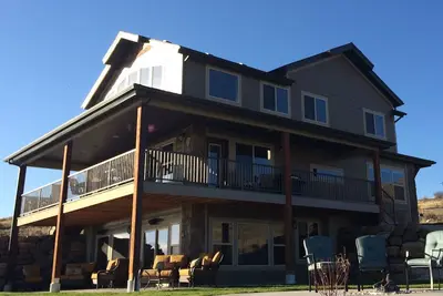 Image de Maison de vacances de luxe pour réunion de famille avec vue magnifique sur le lac et plage privée