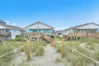 Image de Boys Oh Boy: 3 Br / 2 Ba à Oak Island, pour 11 personnes