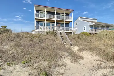 Image de American Dream: 3 chambres / 2 salles de bain Oceanfront Accueil avec 2 porches couverts près de Oak Island Pier