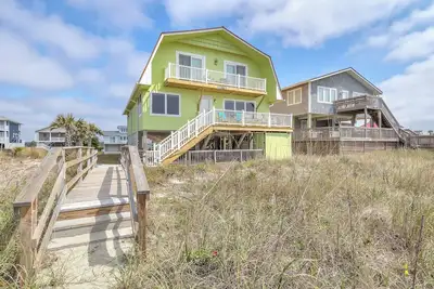 Image de Oaks Breezy: 5 Br / 2 Ba maison à Oak Island, pour 16 personnes