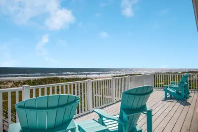 Image de Beach Walkers: 5 chambres / 3 salles de bain ensoleillées, maison en bord de mer avec trois grandes terrasses