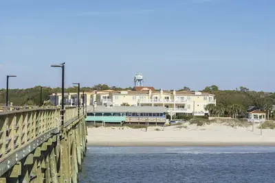 Image de My Happy Place: 3 Br / 2 Ba condo à Oak Island, pour 6 personnes