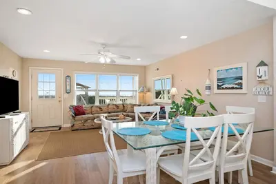 Image de Katie Lou's Place: 5 chambres / 2 salles de bain Oceanfront Accueil Dog-Friendly sur la plage de Caswell