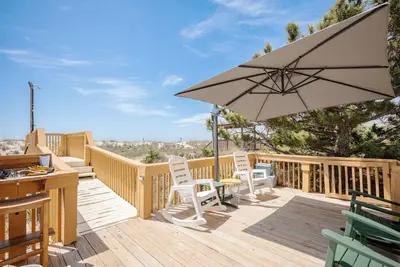Image de Ivy Cottage: 3 Lit / 1. 5 Bath Ocean-Friendly Cottage Oceanfront avec cour clôturée